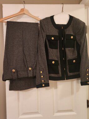 Ladies pants suit